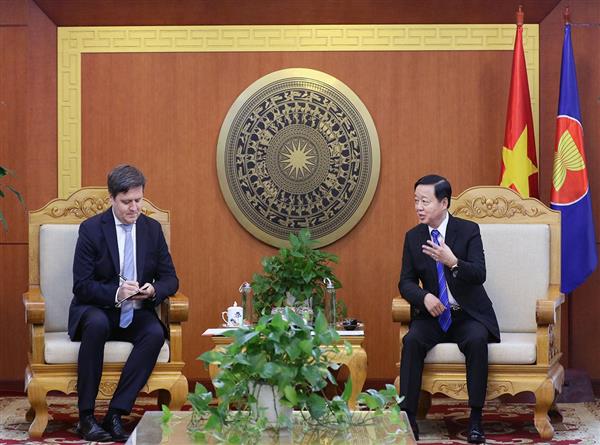Bộ trưởng Trần Hồng Hà tiếp Đại sứ Đặc mệnh toàn quyền nước Cộng hòa Ba Lan tại Việt Nam